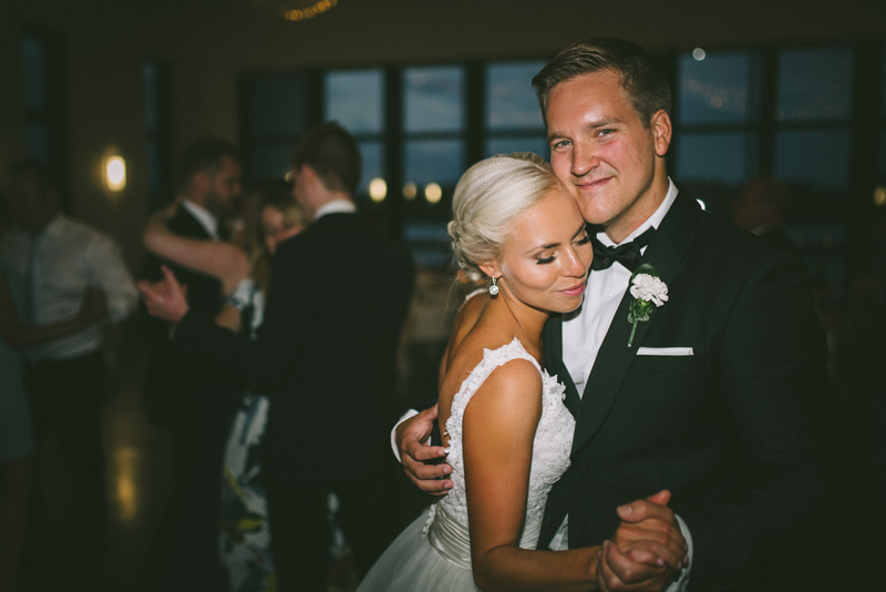 Vasa bröllop Korsholms kyrka bröllopsfotograf Julia Lillqvist