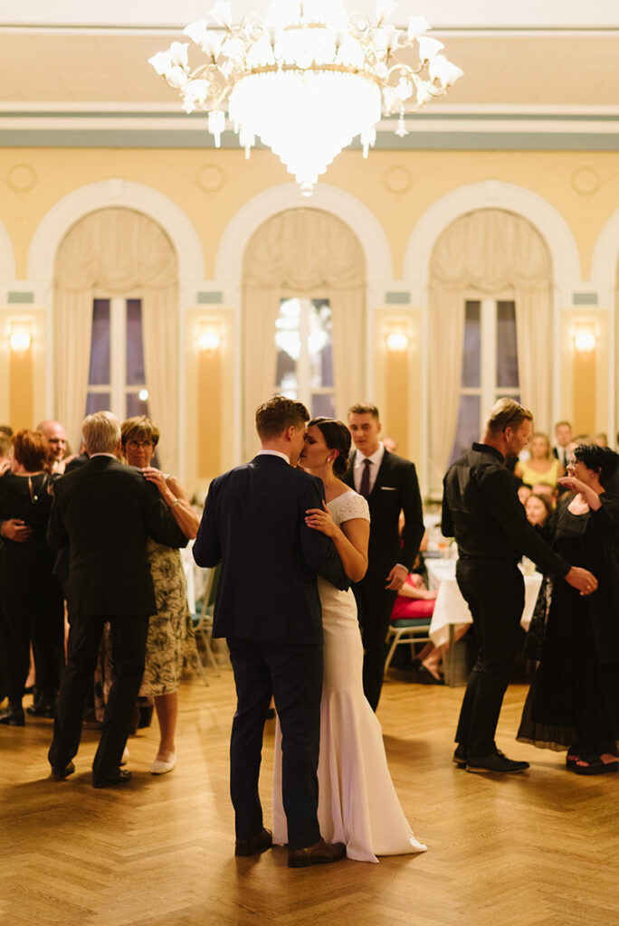 tampere valokuvaaja komediateatteri häät