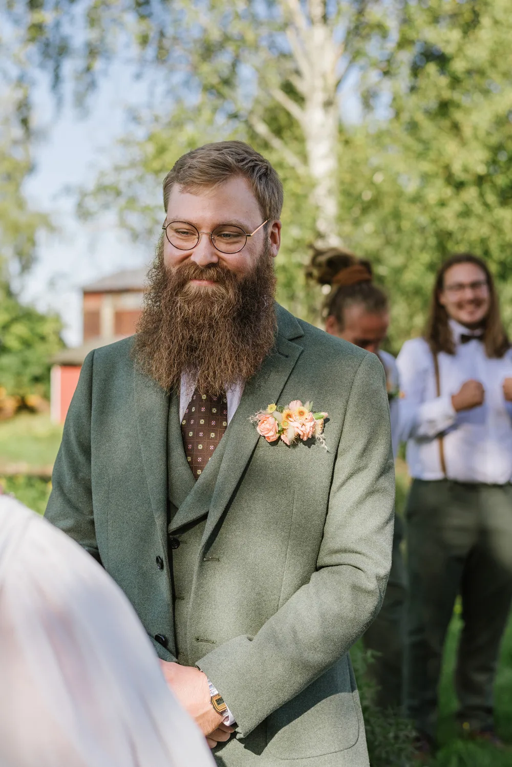 sensommar utomhus vigsel vid vattnet