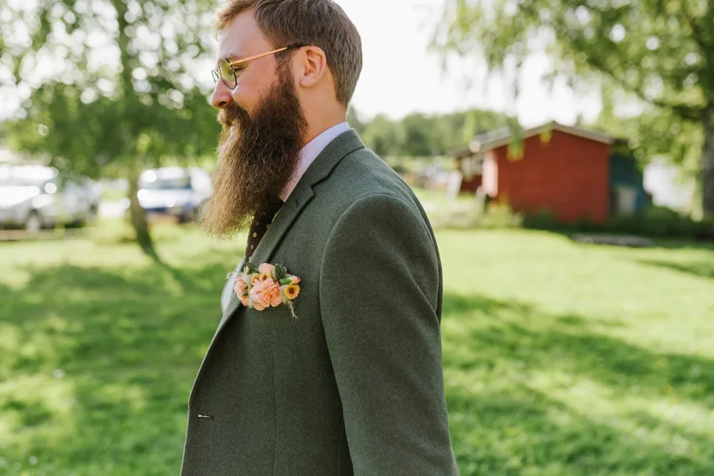 sensommar utomhus vigsel vid vattnet