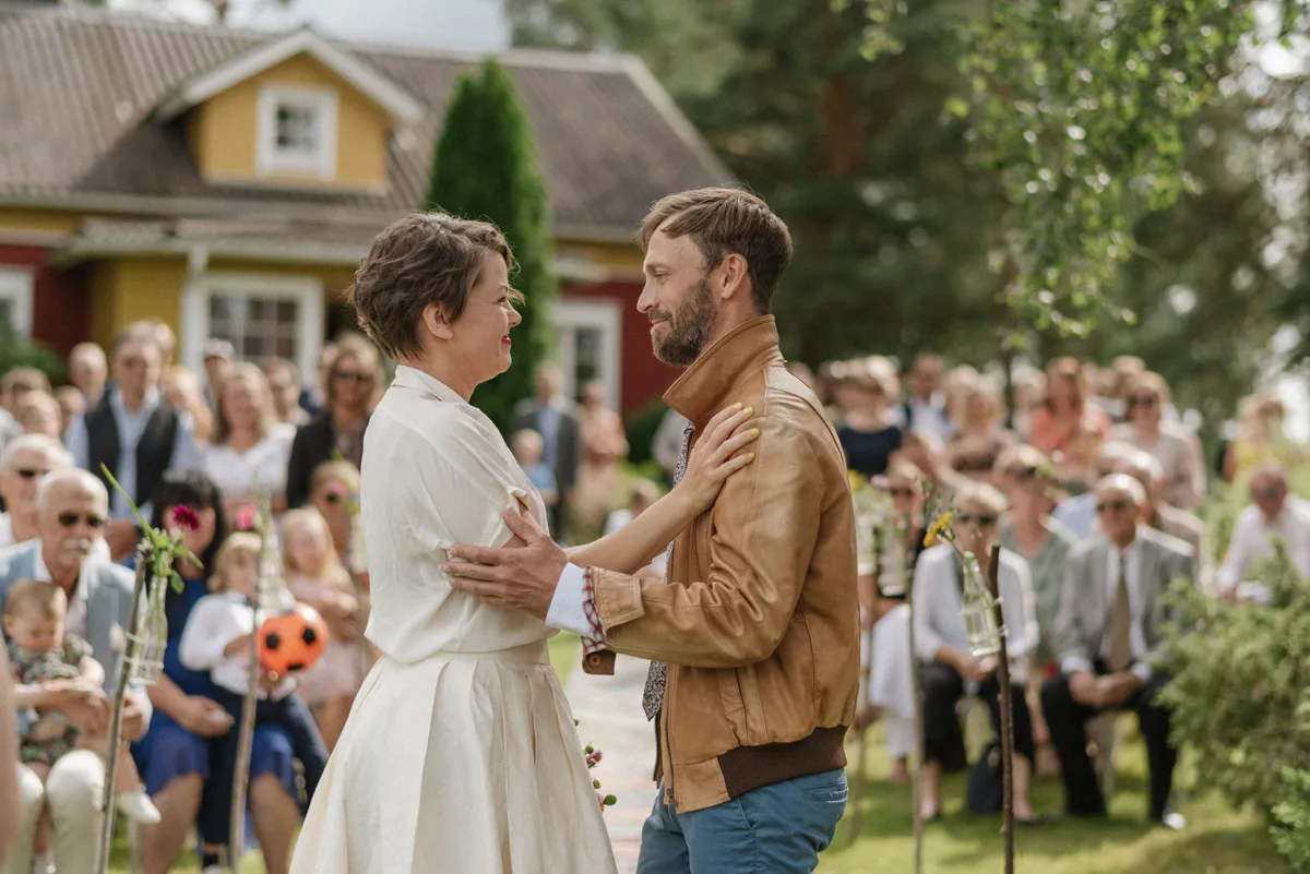 utomhus vigsel bröllop 
