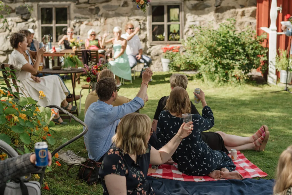 trädgård bröllop inspiration bröllopsfest hemma