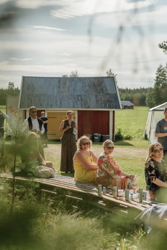 trädgård bröllop inspiration bröllopsfest hemma