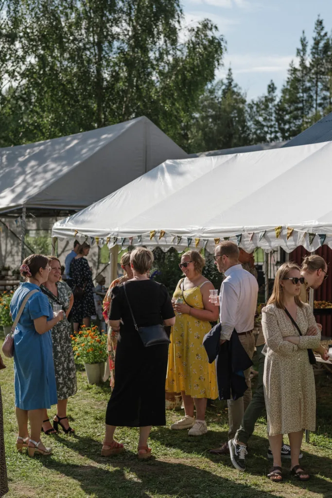 trädgård bröllop inspiration bröllopsfest hemma