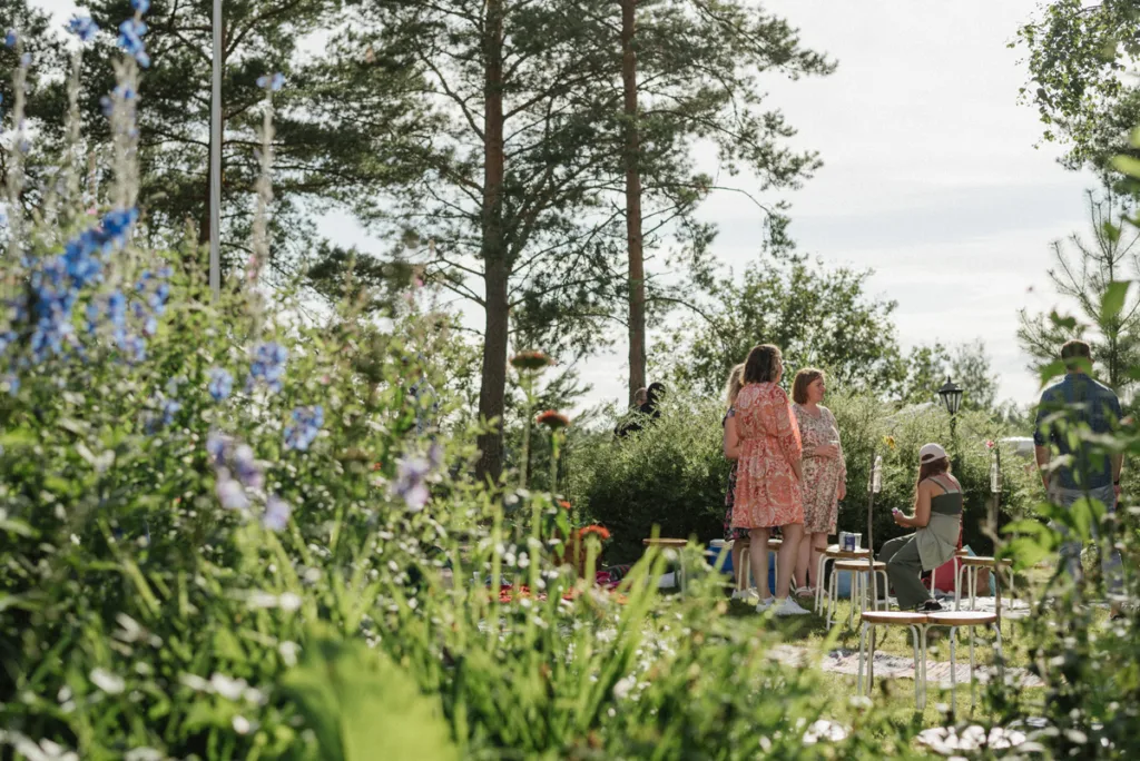 trädgård bröllop inspiration bröllopsfest hemma