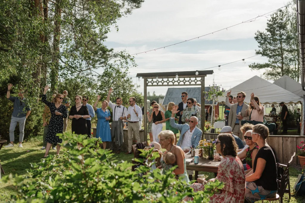 trädgård bröllop inspiration bröllopsfest hemma