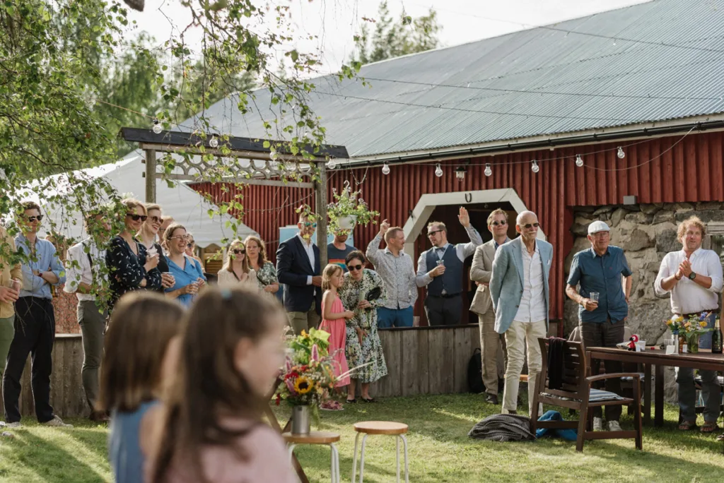 trädgård bröllop inspiration bröllopsfest hemma