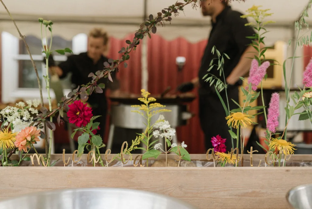 trädgård bröllop inspiration bröllopsfest hemma