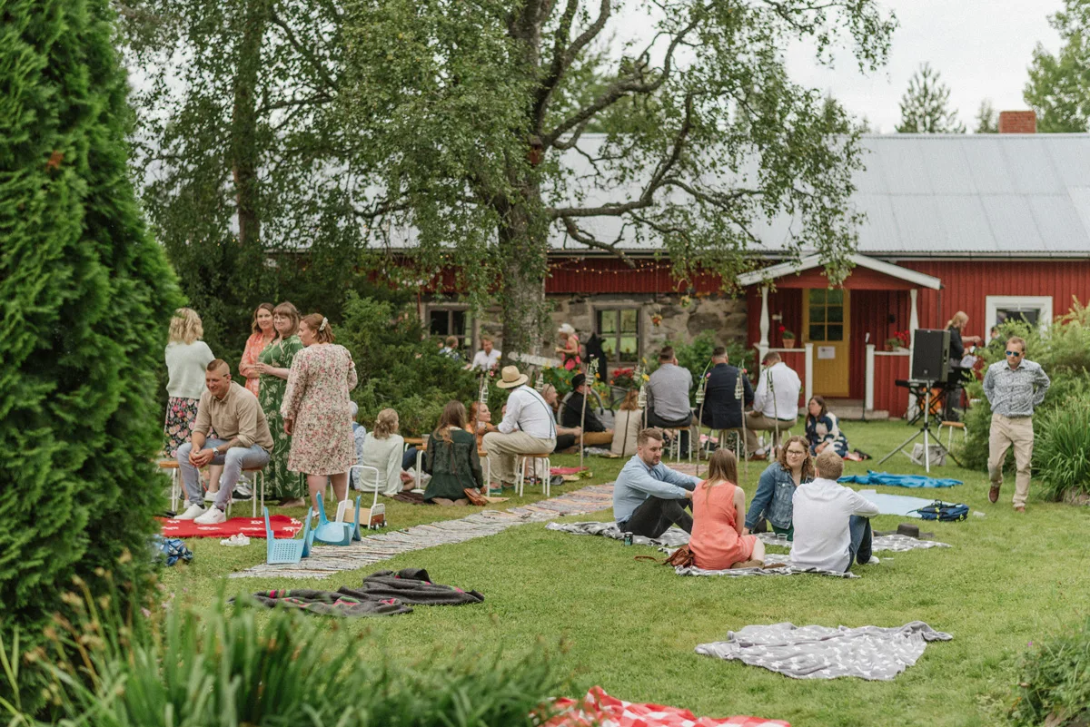 trädgård bröllop inspiration bröllopsfest hemma