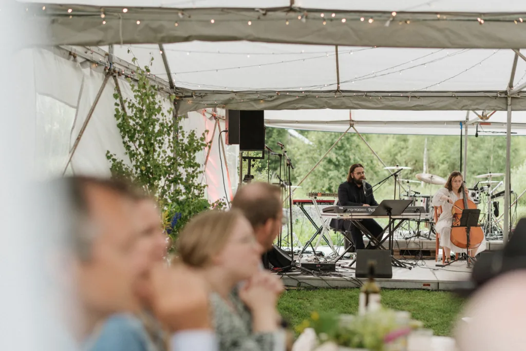 trädgård bröllop inspiration bröllopsfest hemma