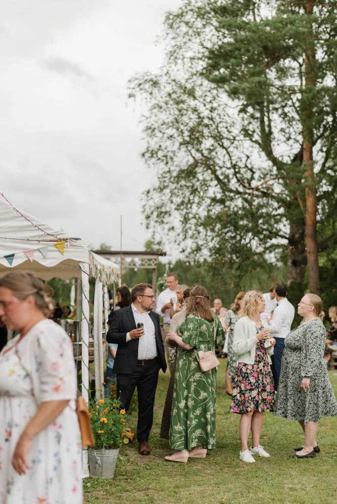 trädgård bröllop inspiration bröllopsfest hemma