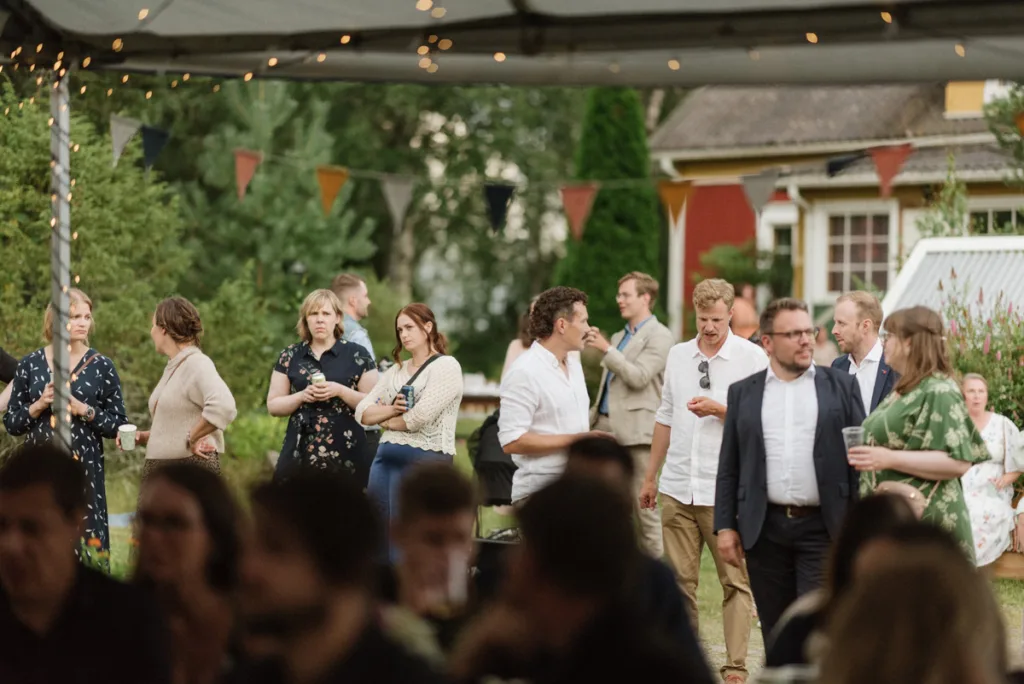 trädgård bröllop inspiration bröllopsfest hemma