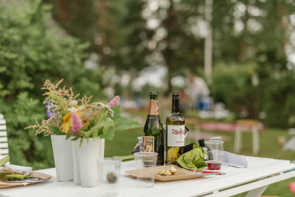 trädgård bröllop inspiration bröllopsfest hemma