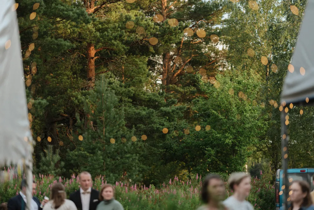 trädgård bröllop inspiration bröllopsfest hemma