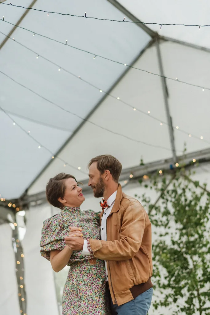 trädgård bröllop inspiration bröllopsfest hemma