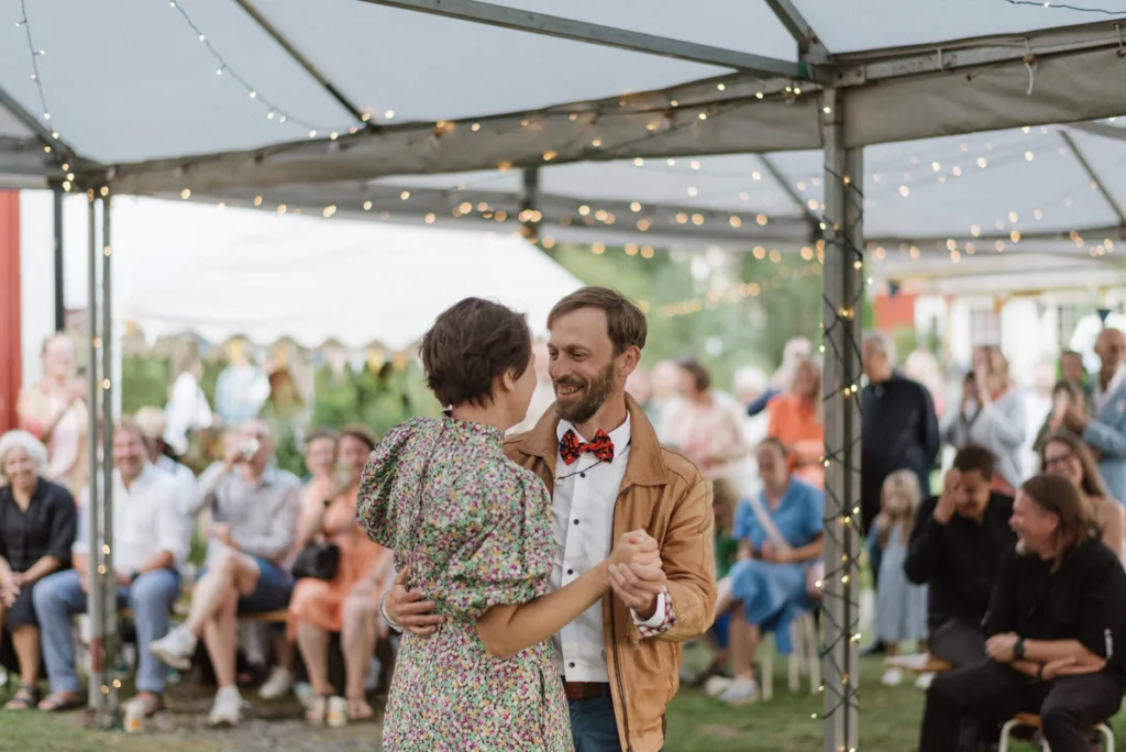 trädgård bröllop inspiration bröllopsfest hemma