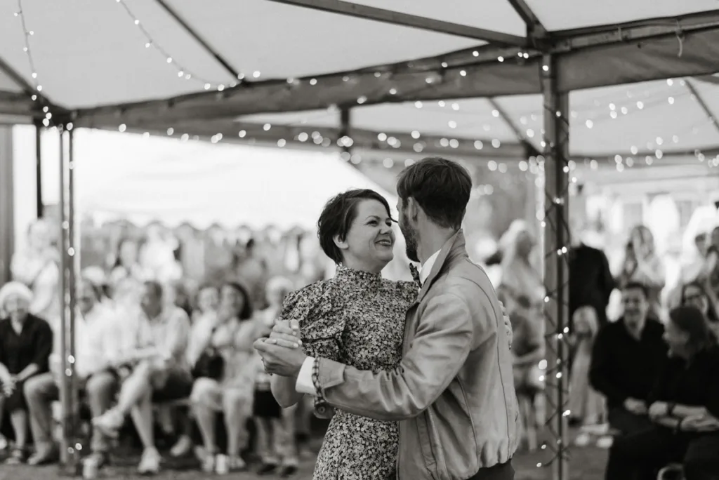 trädgård bröllop inspiration bröllopsfest hemma