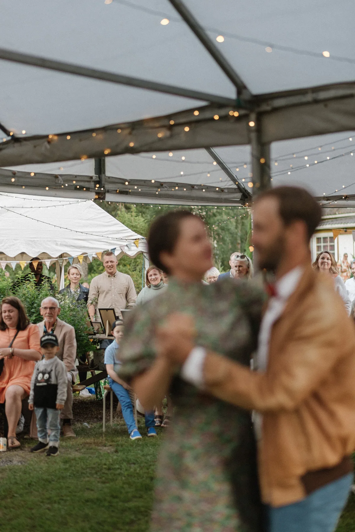 trädgård bröllop inspiration bröllopsfest hemma