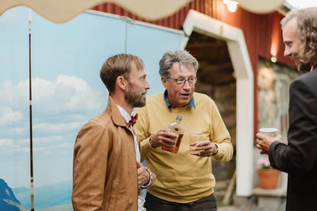 bröllopsfestival personligt bröllop hemma på gården