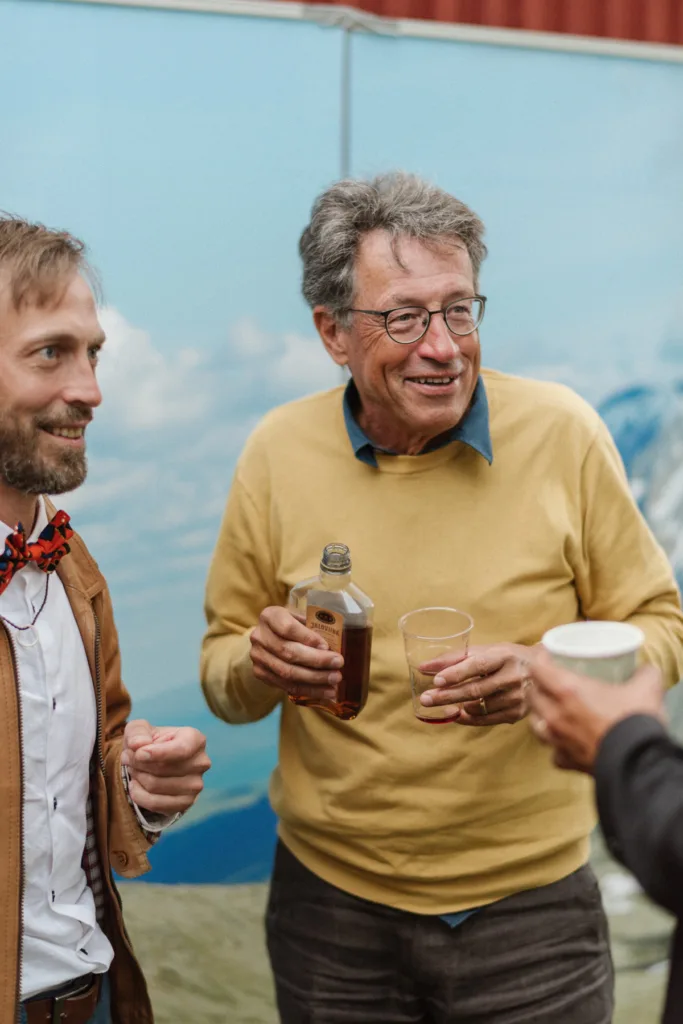 bröllopsfestival personligt bröllop hemma på gården