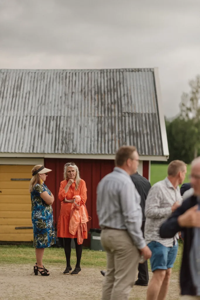 bröllopsfestival personligt bröllop hemma på gården