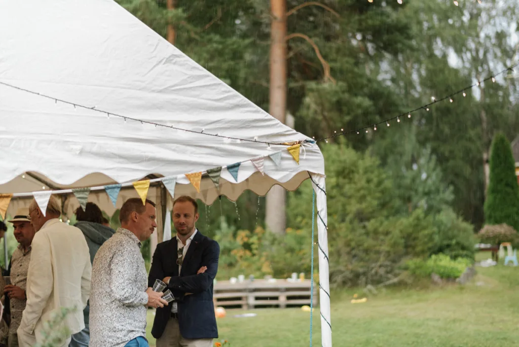 bröllopsfestival personligt bröllop hemma på gården