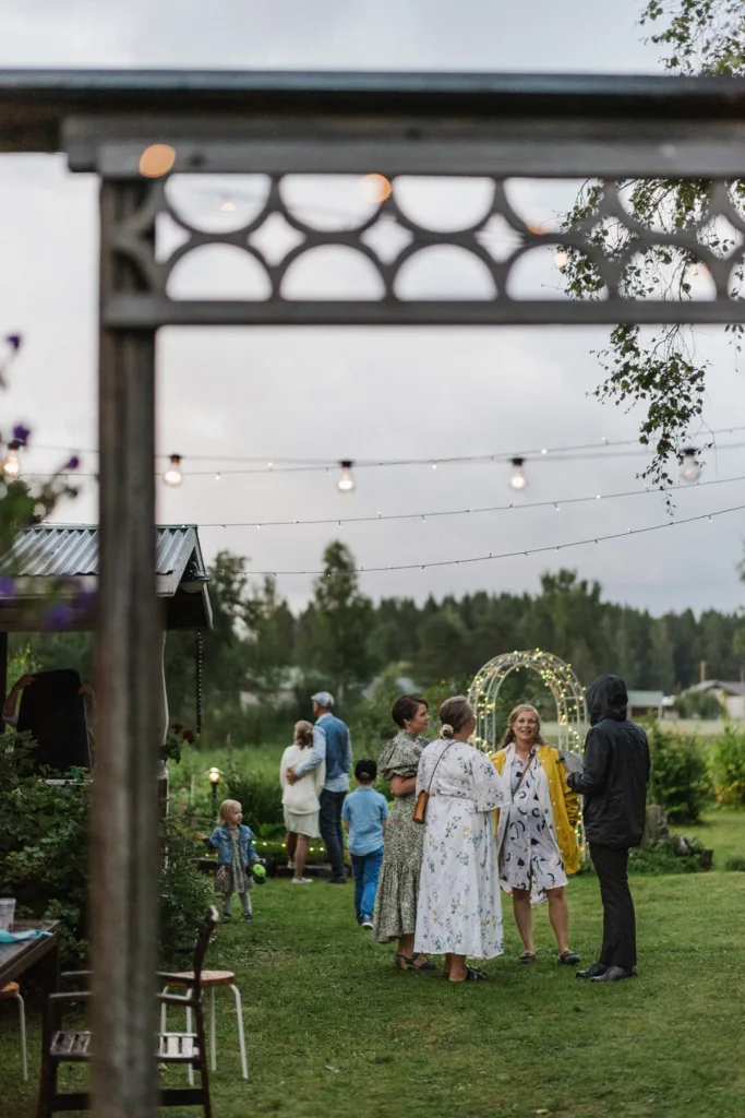 bröllopsfestival personligt bröllop hemma på gården