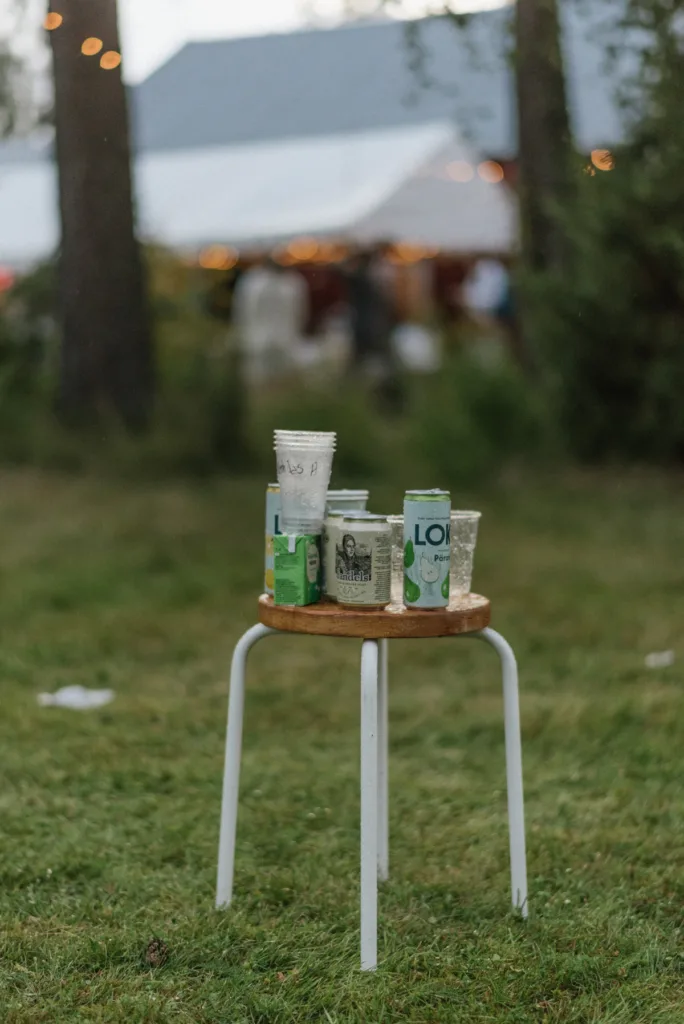 bröllopsfestival personligt bröllop hemma på gården