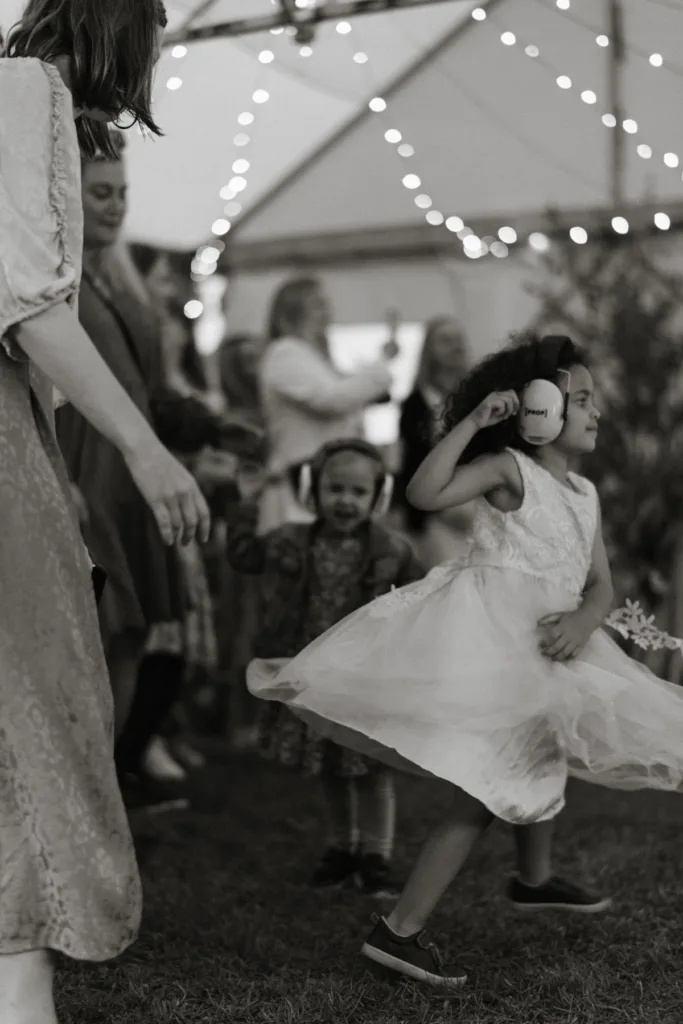 bröllopsfestival personligt bröllop hemma på gården