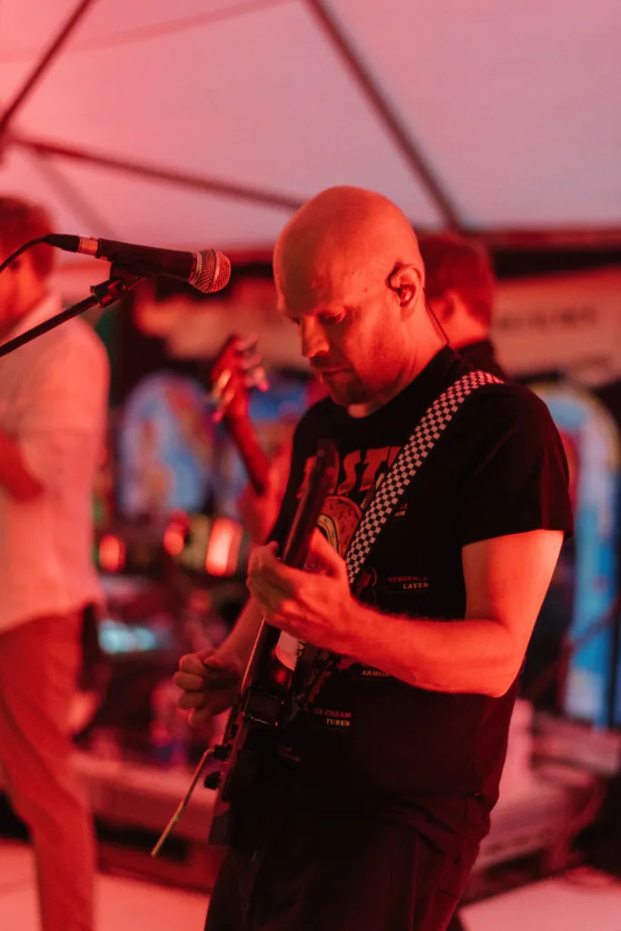 bröllopsfestival personligt bröllop hemma på gården