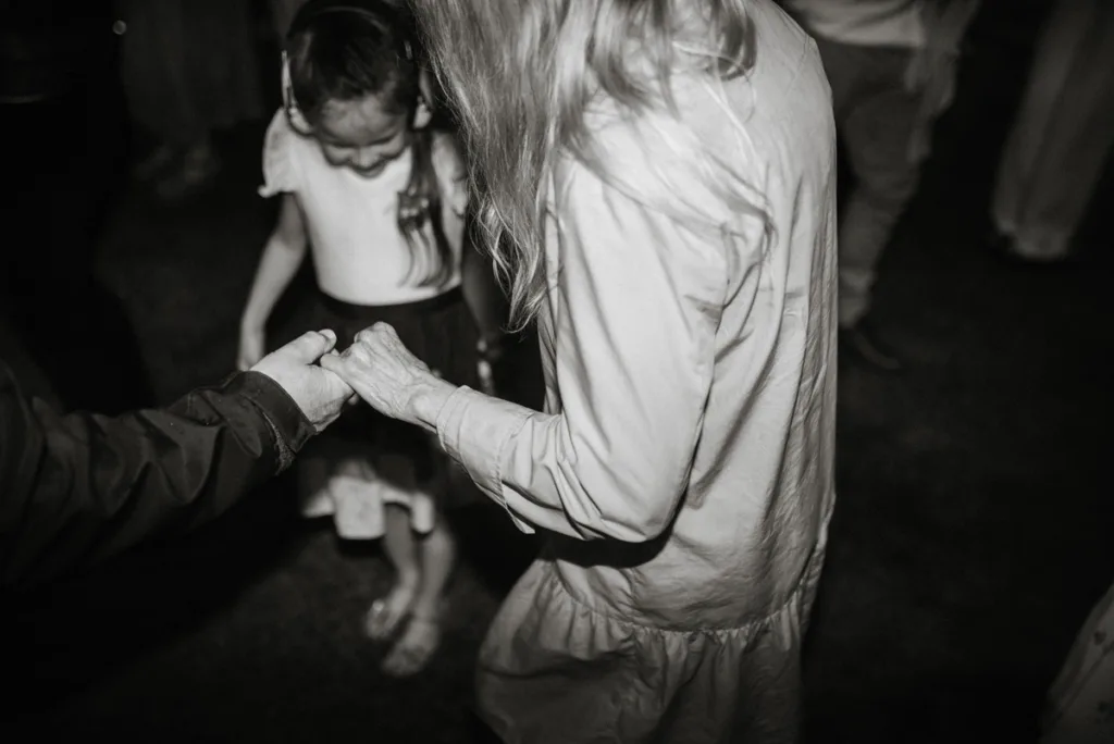 bröllopsfestival personligt bröllop hemma på gården