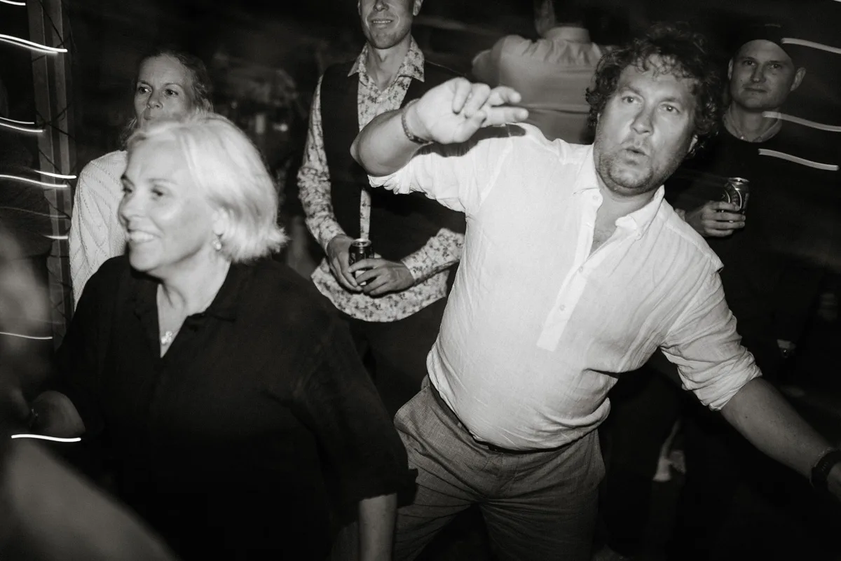 bröllopsfestival personligt bröllop hemma på gården