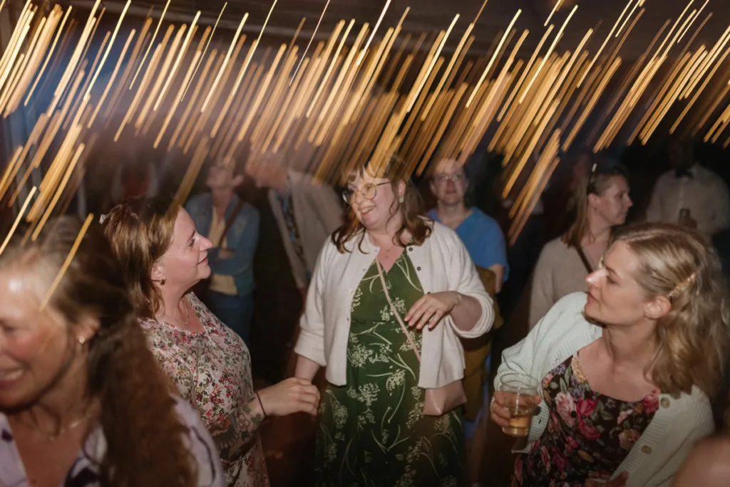 bröllopsfestival personligt bröllop hemma på gården