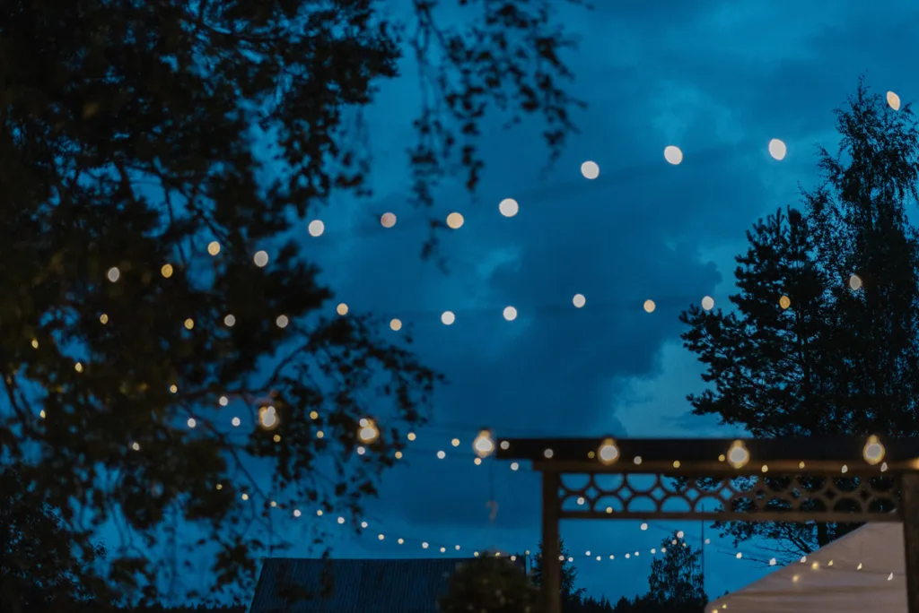 bröllopsfestival personligt bröllop hemma på gården