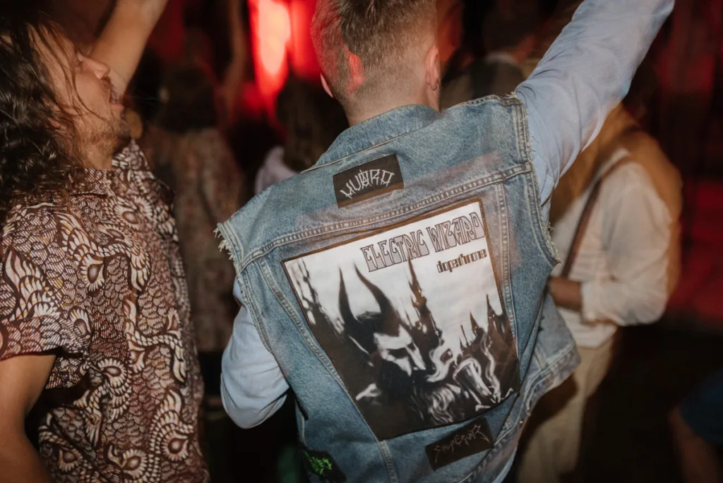 bröllopsfestival personligt bröllop hemma på gården