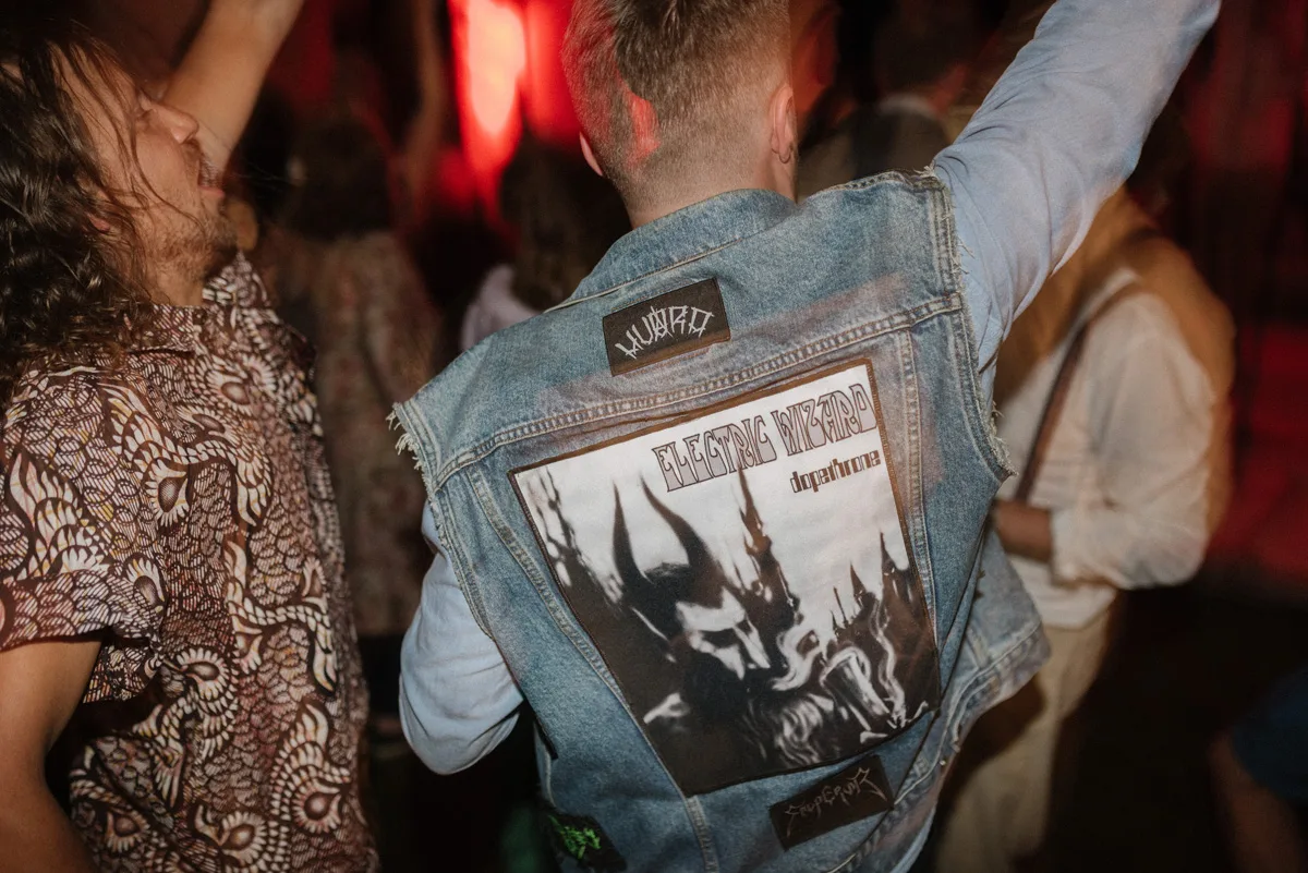 bröllopsfestival personligt bröllop hemma på gården