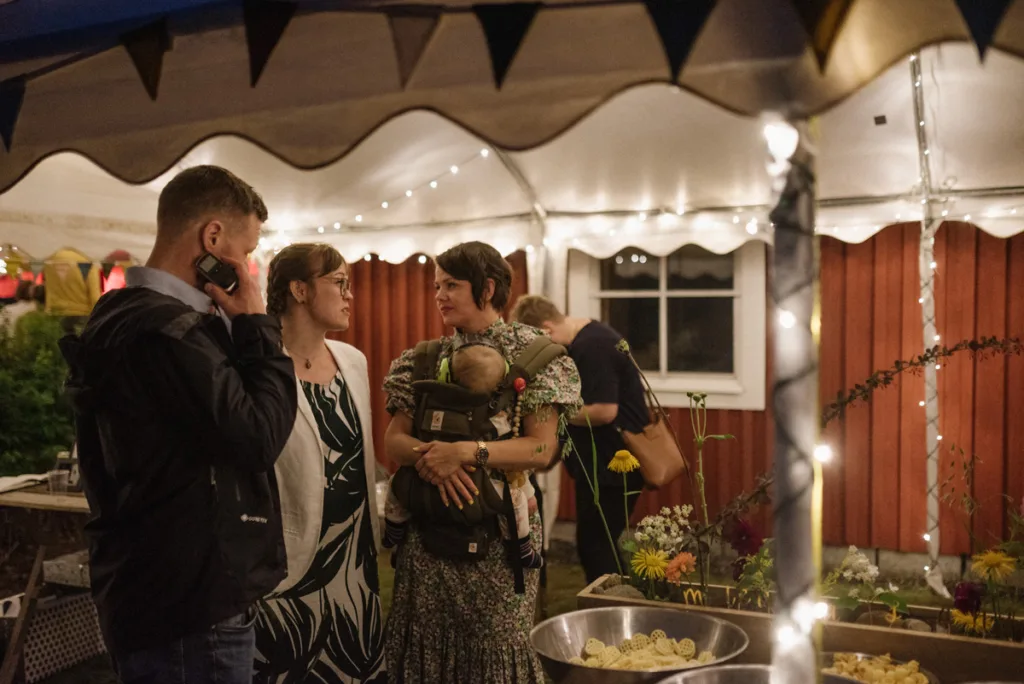 bröllopsfestival personligt bröllop hemma på gården