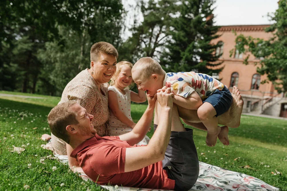 Barn-downs-syndrom-familjefotografering-vasa-julia-lillqvist-0020 | julia lillqvist | turku wedding photographer Barn downs syndrom familjefotografering vasa