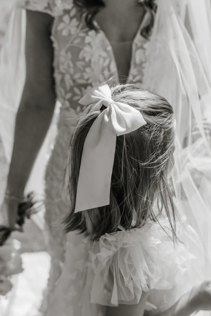 brudpar fotografering romantisk brudklänning