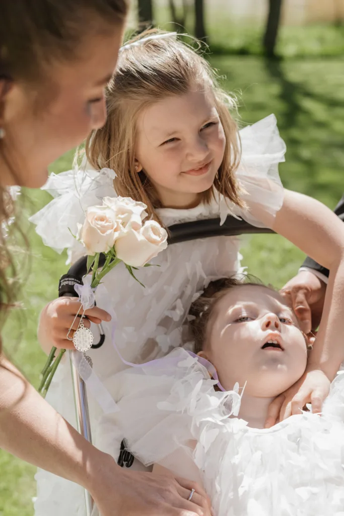 brudpar fotografering romantisk brudklänning